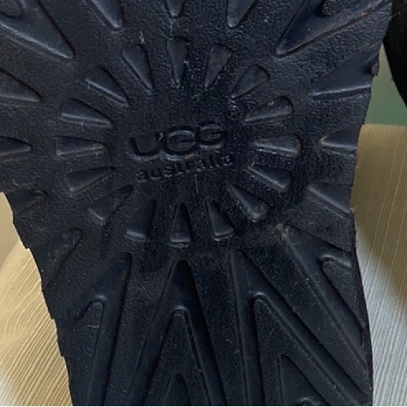 UGG- Brand New- Australia Classic Short. Color: Black 5825 BOOTS- Womens 9 - Picture 8 of 17